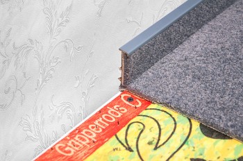 Плинтус для ковролина Korner Listwa графит арт. 108 Плинтус для ковролина Korner Listwa графит арт. 108