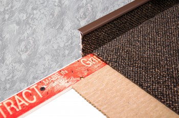 Плинтус для ковролина Korner Listwa темно-коричневый арт. 105 Плинтус для ковролина Korner Listwa темно-коричневый арт. 105