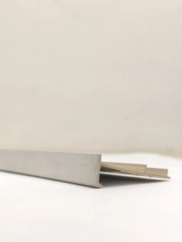 Плинтус для ковролина Korner Listwa светло-серый арт. 106 Плинтус для ковролина Korner Listwa светло-серый арт. 106